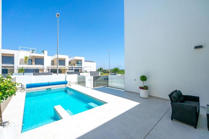 Image No.2-5 Bed Villa for sale