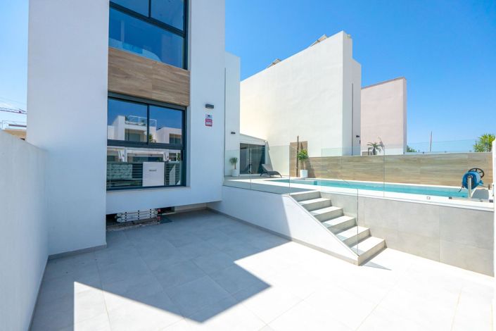 Image No.29-5 Bed Villa for sale