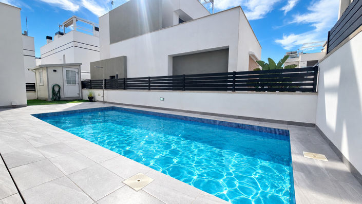 Image No.2-6 Bed Villa for sale
