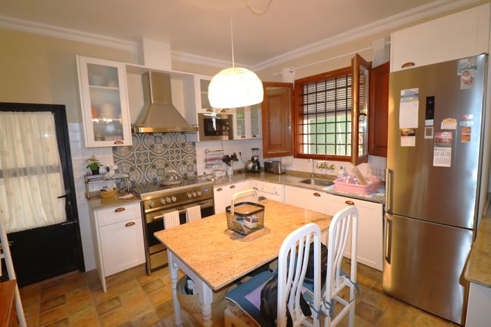 Image No.11-4 Bed Country House for sale