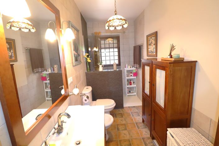 Image No.15-4 Bed Country House for sale
