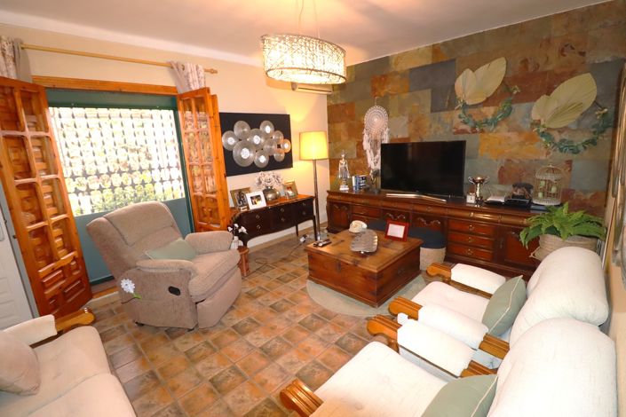 Image No.24-4 Bed Country House for sale