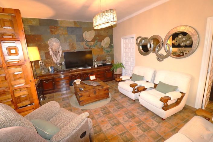 Image No.25-4 Bed Country House for sale