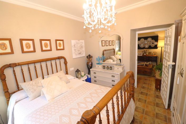 Image No.30-4 Bed Country House for sale
