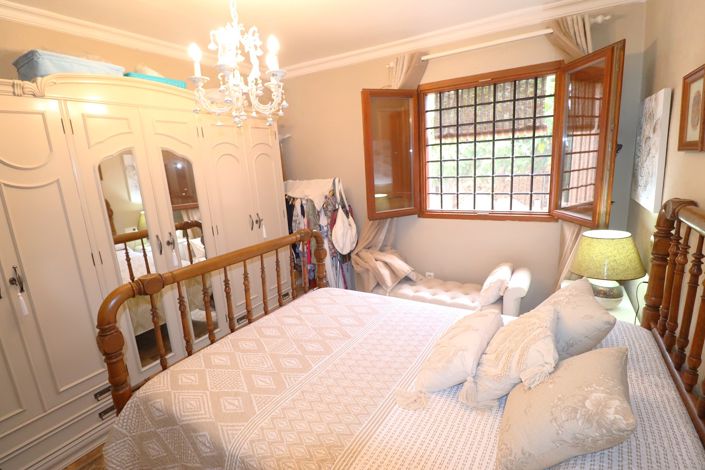 Image No.31-4 Bed Country House for sale