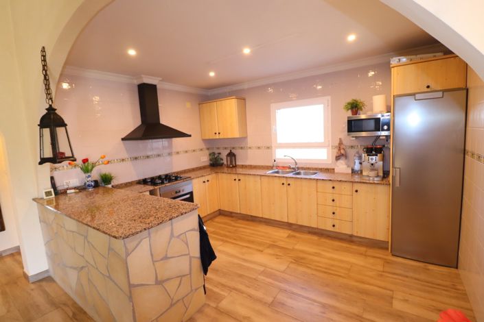Image No.21-4 Bed Country House for sale
