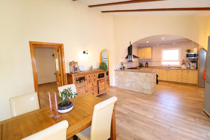 Image No.24-4 Bed Country House for sale