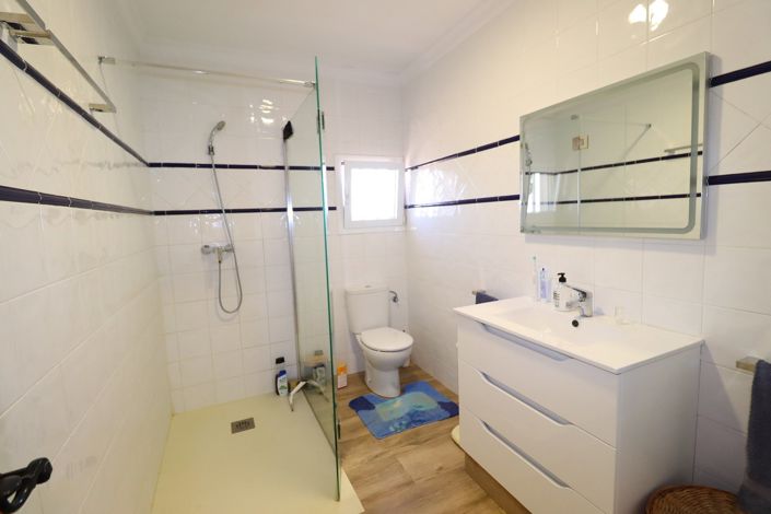 Image No.31-4 Bed Country House for sale
