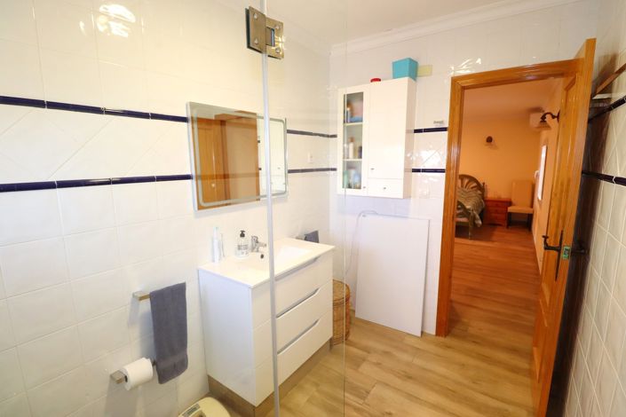 Image No.32-4 Bed Country House for sale
