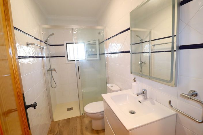 Image No.42-4 Bed Country House for sale