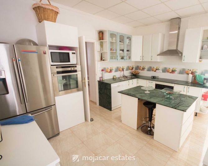 Image No.2-6 Bed Villa for sale