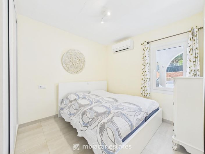 Image No.8-3 Bed Townhouse for sale