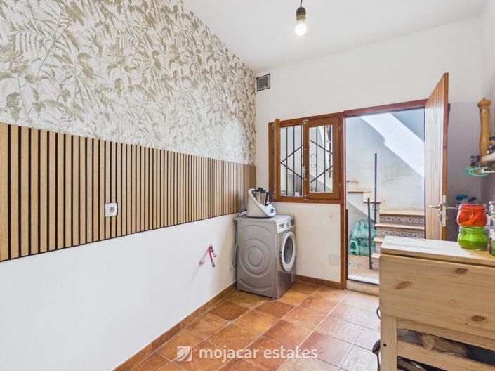 Image No.8-2 Bed Townhouse for sale