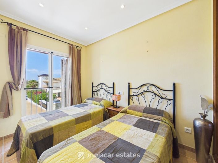 Image No.9-3 Bed Townhouse for sale