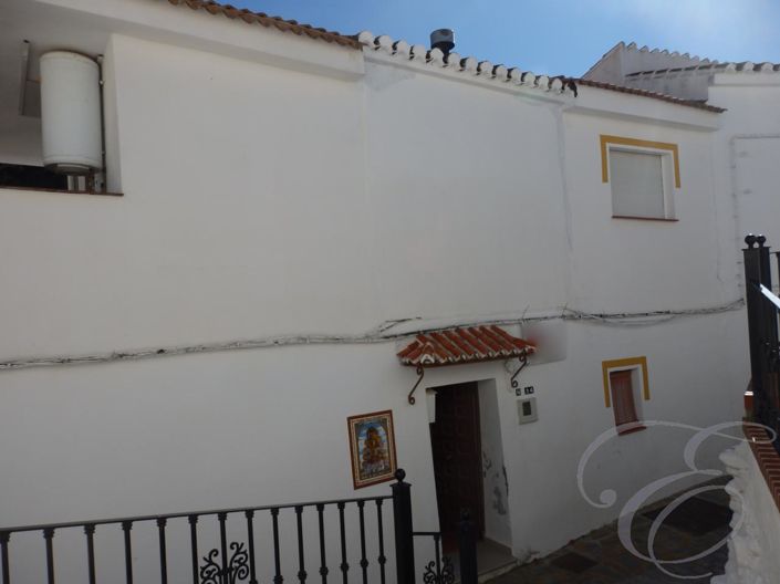 Image No.2-4 Bed Property for sale