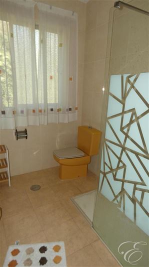 Image No.12-4 Bed Property for sale