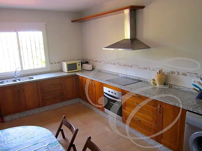 Image No.9-Propriété de 3 chambres à vendre à Rubite