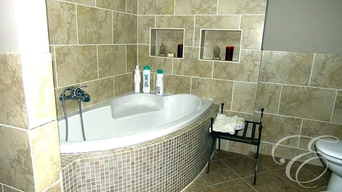 Image No.10-6 Bed Property for sale
