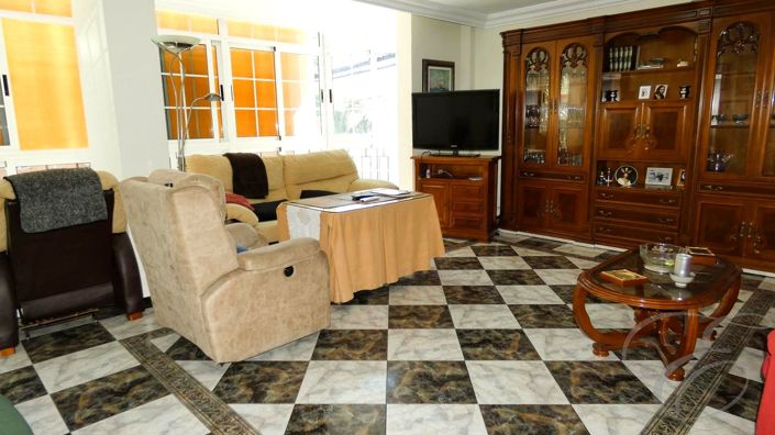 Image No.4-6 Bed Property for sale