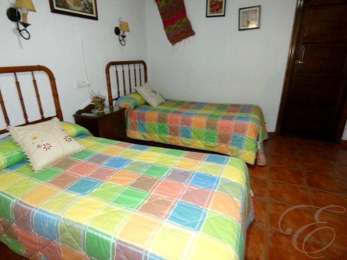 Image No.17-4 Bed Property for sale