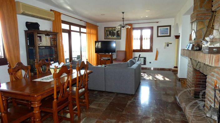 Image No.7-Propriété de 4 chambres à vendre