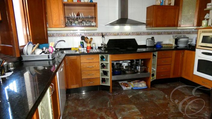 Image No.8-Propriété de 4 chambres à vendre