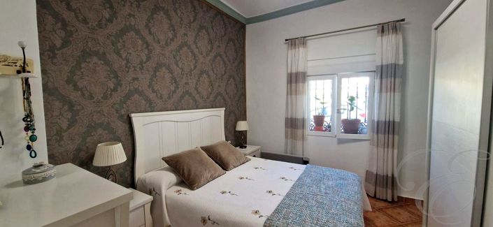 Image No.5-4 Bed Property for sale
