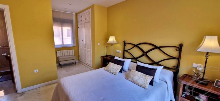 Image No.12-4 Bed Property for sale