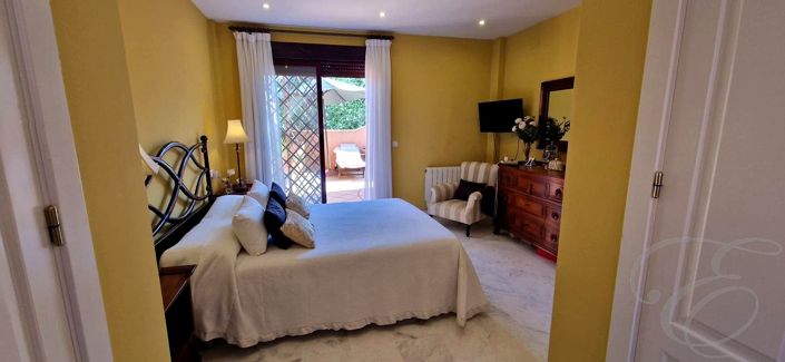 Image No.13-4 Bed Property for sale