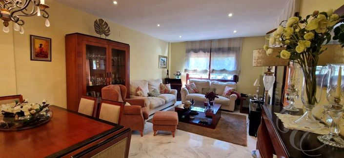 Image No.5-4 Bed Property for sale