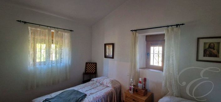 Image No.6-4 Bed Property for sale