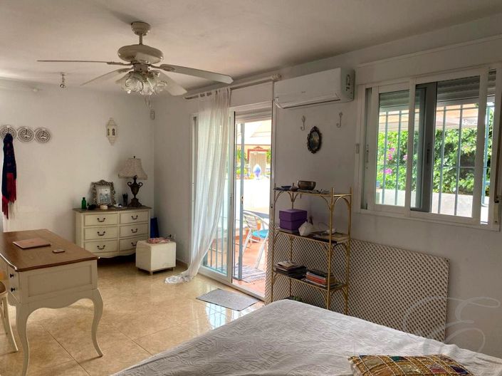 Image No.9-2 Bed Property for sale