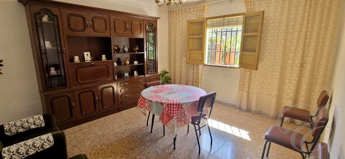Image No.6-9 Bed Property for sale