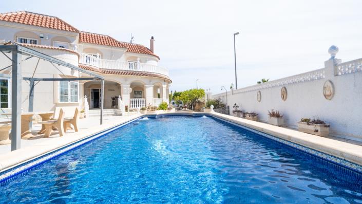 Image No.54-3 Bed Villa for sale