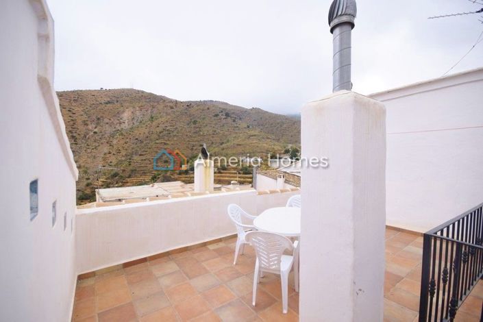 Image No.17-4 Bed Townhouse for sale