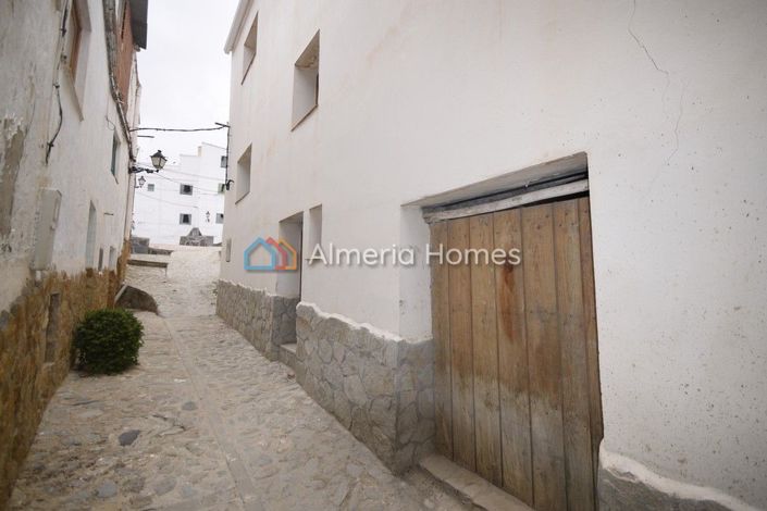 Image No.20-4 Bed Townhouse for sale