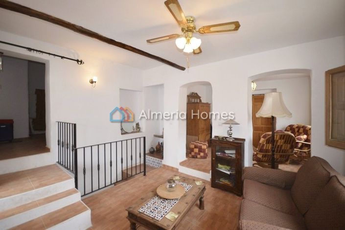 Image No.3-4 Bed Townhouse for sale