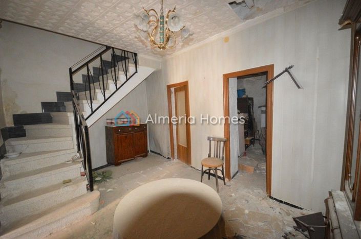 Image No.5-5 Bed Townhouse for sale