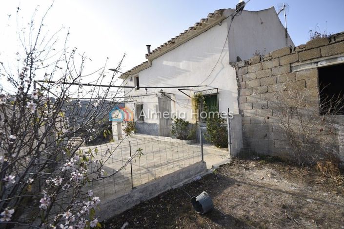 Image No.2-Maison de campagne de 4 chambres à vendre à Oria