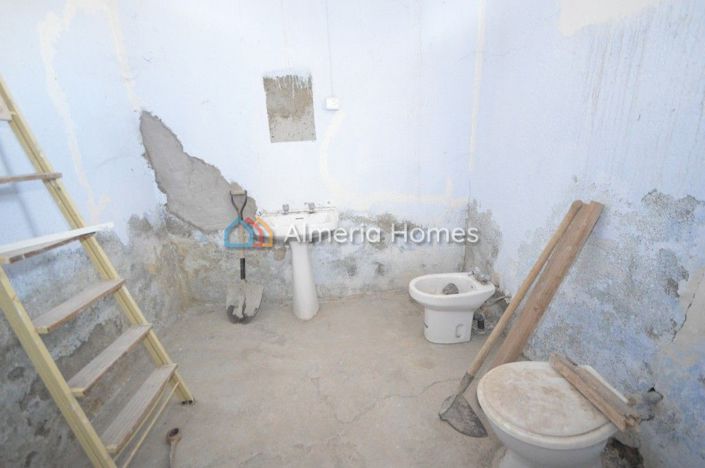 Image No.7-4 Bed Country House for sale