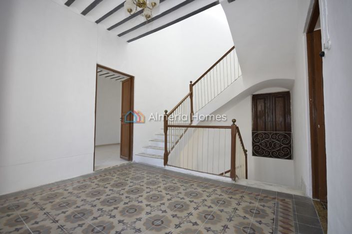 Image No.12-6 Bed Townhouse for sale