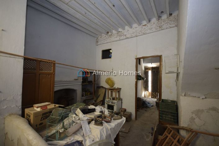 Image No.24-6 Bed Townhouse for sale