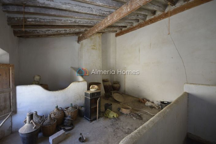Image No.27-6 Bed Townhouse for sale