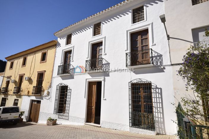 Image No.4-6 Bed Townhouse for sale