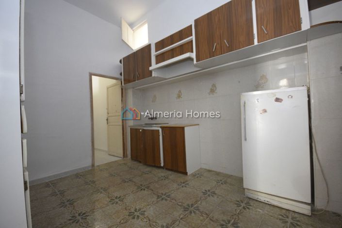 Image No.9-6 Bed Townhouse for sale