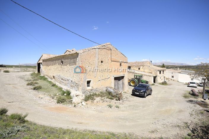Image No.3-4 Bed Country House for sale