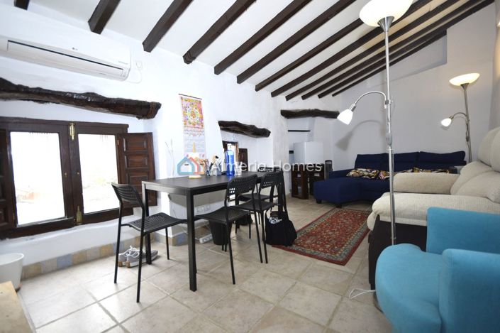 Image No.12-4 Bed Townhouse for sale