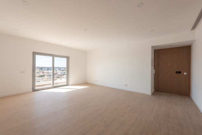 Image No.3-3 Bed Apartment for sale