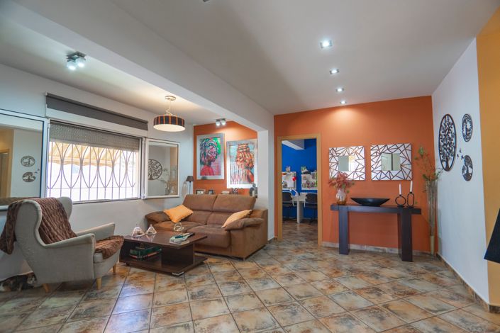 Image No.2-4 Bed Villa for sale