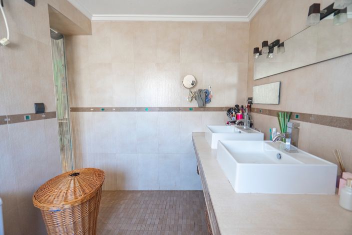 Image No.48-4 Bed Villa for sale